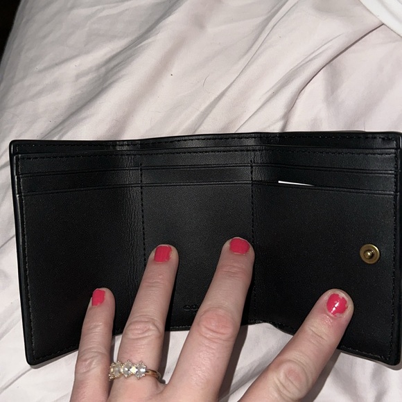 NWT coach black leather wallet holds 6 slots for cards has snap pocket change - Picture 4 of 9